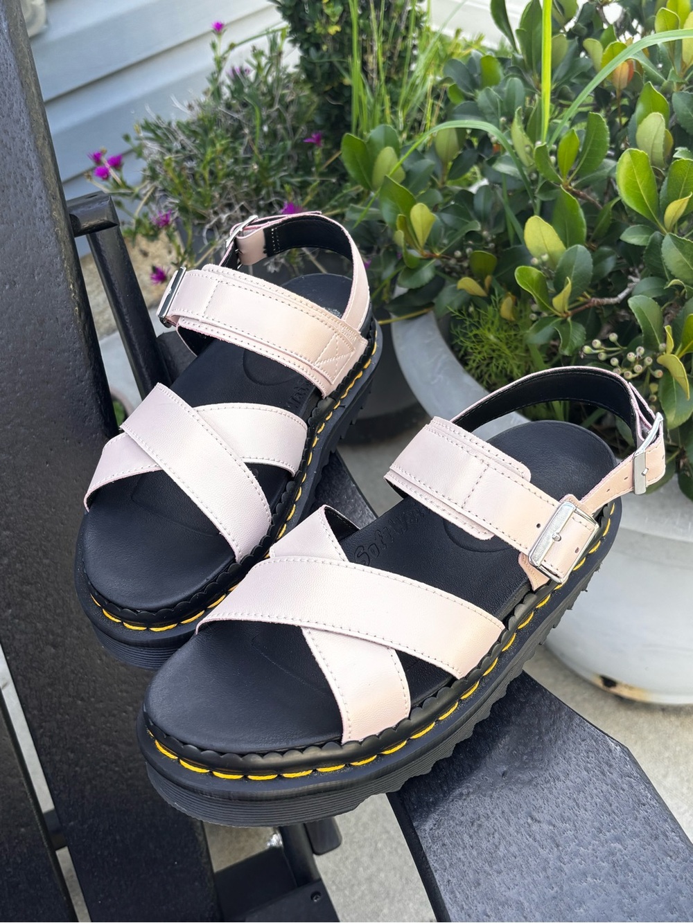 Dr. Martens Pale Pink Leather Platform Sandals new without tag